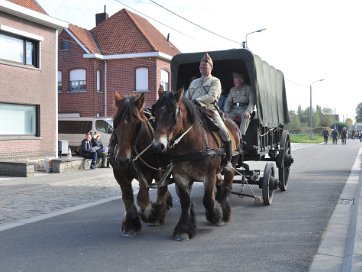 04-07 Militaire huifwagen